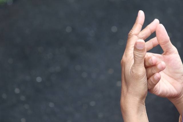 Ilustrasi mengapa manusia harus beriman kepada malaikat. Foto: Unsplash/Mufid Majnun
