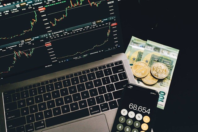 Ilustrasi perbedaan kripto dan bitcoin. Foto: Pexels