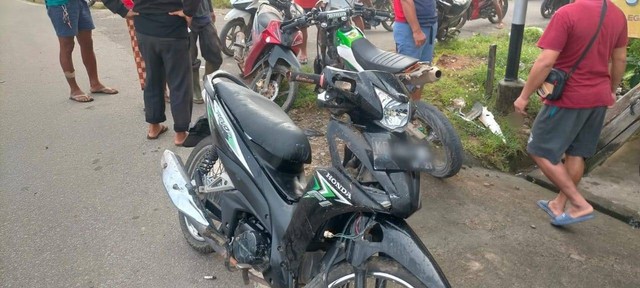 Dua sepeda motor terlibat kecelakaan di Jalan Nanga Taman-Mahap. Foto: Dok. Polres Sekadau