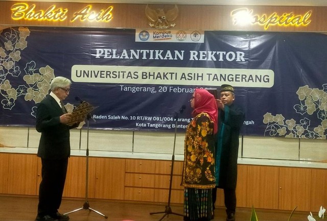 Dr Ir Paristiyanti Nurwardani, MP, resmi menjabat sebagai Rektor Universitas Bhakti Asih Tangerang (Unibang) yang pertama.