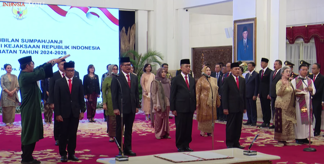 Pengambilan Sumpah/Janji Keanggotaan Komisi Kejaksaan Republik Indonesia Masa Jabatan Tahun 2024-2028 oleh Presiden Jokowi, Rabu (21/2/2024). Foto: Youtube/Setpres