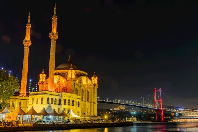 Nisfu Syaban adalah malam pertengahan bulan Syaban dalam kalender Islam. Foto: Pexels.com