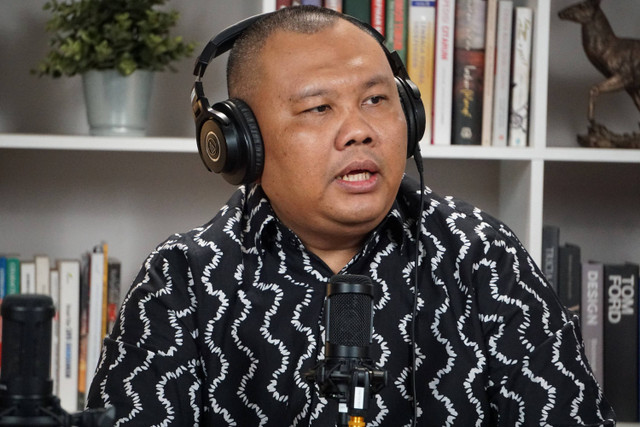 Hendri Satrio Analis Politik sekaligus Pendiri Lembaga Survei KedaiKOPI saat diwawancarai di program DipTalk kumparan di kantor kumparan. Foto: Fitra Andrianto/kumparan