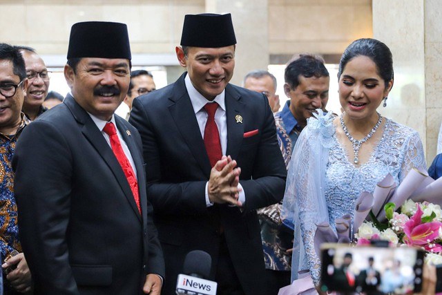 Serah terima jabatan Menteri ATR/BPN dari Marsekal (Purn) TNI Hadi Tjahjanto kepada Agus Harimurti Yudhoyono (AHY) di kantor Kementerian ATR/BPN, Jakarta, Rabu (21/2/2024). Foto: Iqbal Firdaus/kumparan
