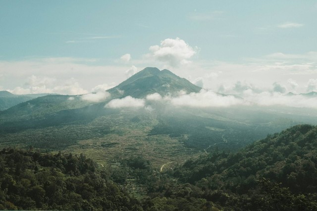 Pegunungan di Bali. Sumber Unsplash Aditya Putra