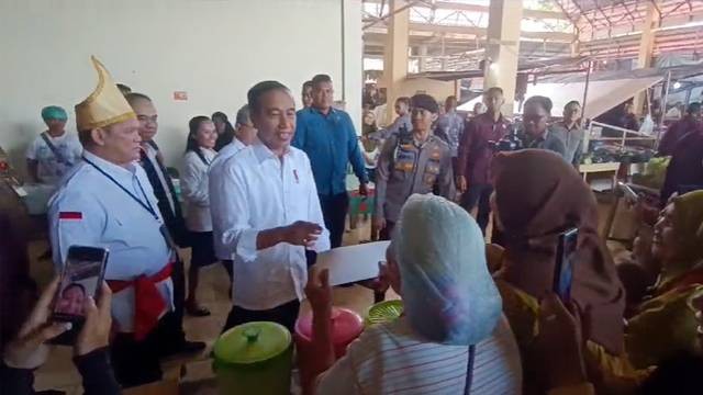 Presiden Jokowi saat melakukan kunjungan kerja di Kabupaten Kepulauan Talaud, Sulawesi Utara.