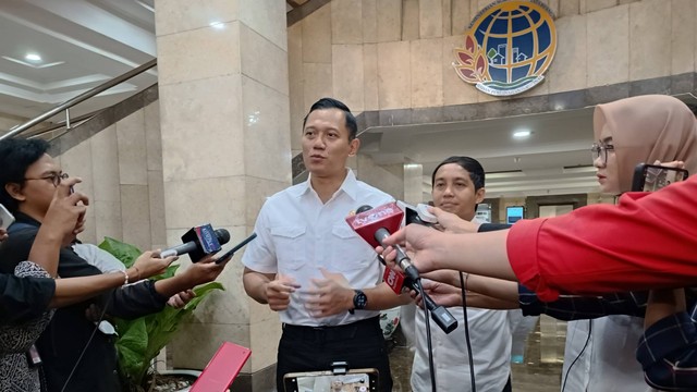 Menteri ATR/BPN, Agus Harimurti Yudhoyono (AHY), saat ditemui wartawan di kantornya, Kamis (22/2/2024). Foto: Fadhil Pramudya/kumparan