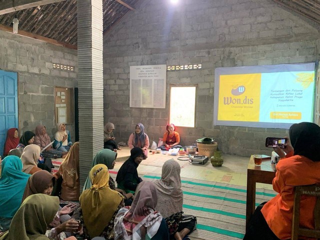 Sosialisasi dan lokakarya pengolahan buah kakao oleh KKN Universitas Ahmad Dahlan (UAD) bersama Wondis Cokelat (Dok. Istimewa)