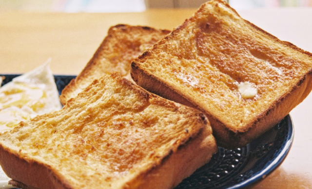 Roti bakar di bandung. Foto hanya ilustrasi, bukan tempat sebenarnya. Sumber: Unsplash/Yukiko Kanada