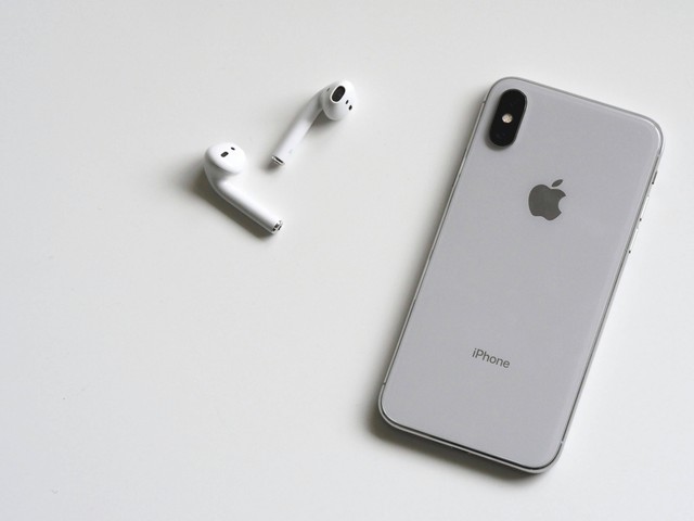 iOS 17 adalah versi sistem operasi untuk iPhone yang mengimplementasikan beragam fitur baru untuk meningkatkan efektivitas dan pengalaman pengguna.  Foto: Pexels.com