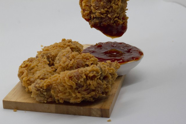 Fried Chicken Cak Yunus, foto hanya ilustrasi, bukan tempat sebenarnya: Unsplash/Mahmur Marganti