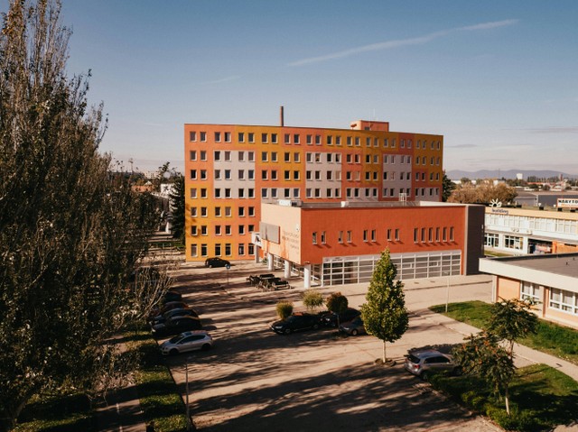 Binus School Serpong. Foto hanya sebagai ilustrasi, bukan tempat sebenarnya. Sumber: Unsplash/Trnava University.