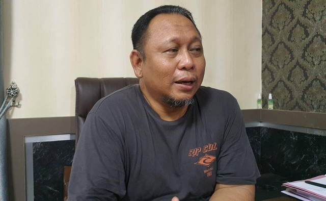 Wakil Ketua DPRD Kabupaten Majalengka, Asep Eka Mulyana, saat memberikan  kketerangan pers. Foto: Istimewa