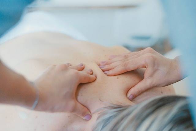 2 Rekomendasi Tempat Chiropractic Jogja. Foto hanya ilustrasi bukan tempat sebenarnya. Sumber foto: Unsplash.com/Joyce Hankins
