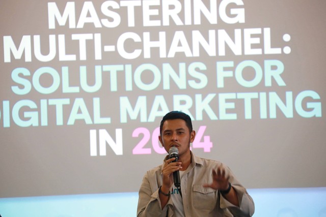 Head of Audience Management kumparan, Mahatmanara M. Sophiaan memberikan pemaparan pada acara kumparan Academy-Digital Marketing Edition di Jakarta, Jumat (23/2/2024). Foto: Aditia Noviansyah/kumparan