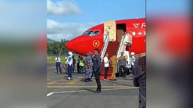 Potongan video yang menunjukkan Gubernur Sulawesi Utara, Olly Dondokambey, diajak ikut pesawat kepresidenan oleh Presiden Jokowi, Jumat (23/2). Olly sendiri tak memiliki jadwal kunjungan ke Jakarta.