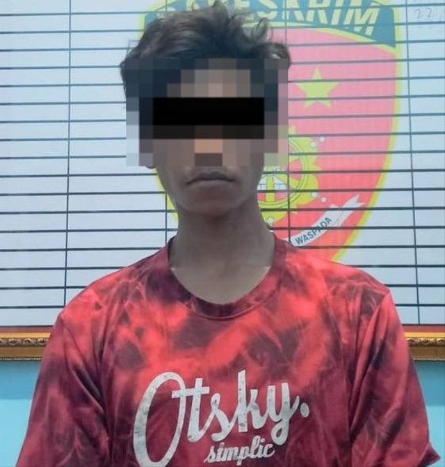 Pelaku rudapaksa yang berhasil diamankan. | Foto: Dok Polres Way Kanan