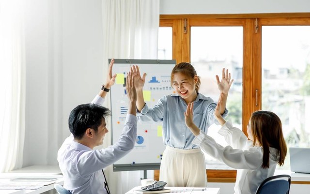 Menerapkan passion dalam bekerja dapat membantu meningkatkan karier. Foto: Shutterstock