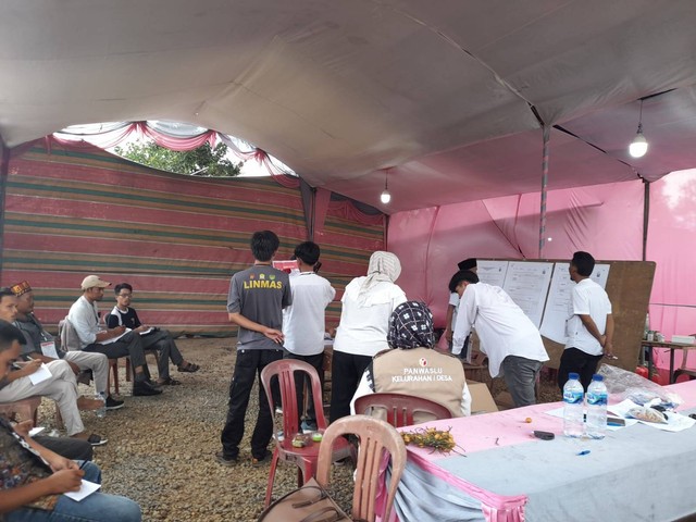Suasana PSU di TPS 07 Kemanisan, Kecamatan Curug, Kota Serang, pemungutan suara ulang gara-gara ada anak SMP nyoblos demi dapat susu. dok Istimewa