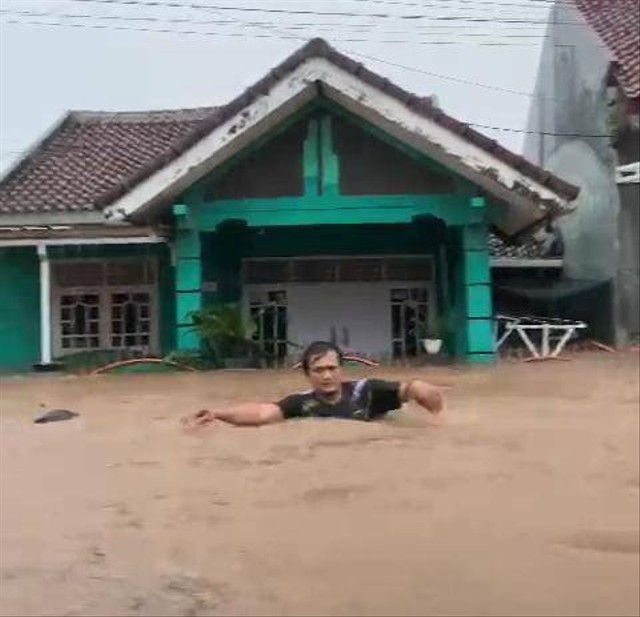 Banjir di Jalan Nunyai, Rajabasa, Bandar Lampung. | Foto: istimewa