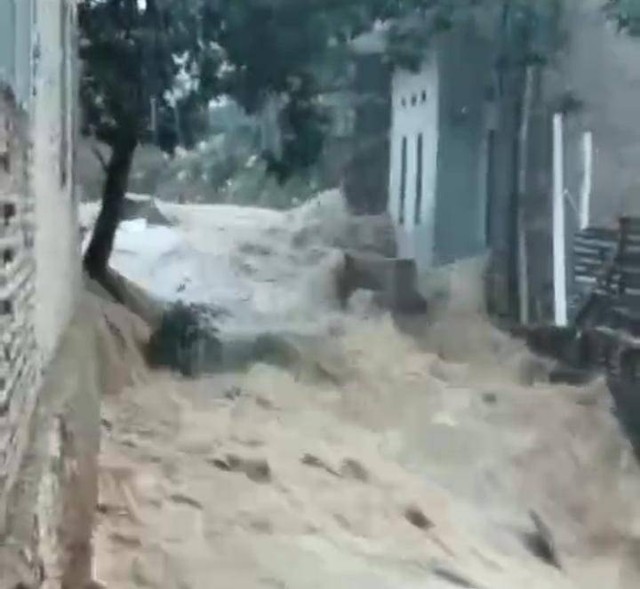 Banjir yang melanda rumah warga di Kemiling, Bandar Lampung. | Foto: ist