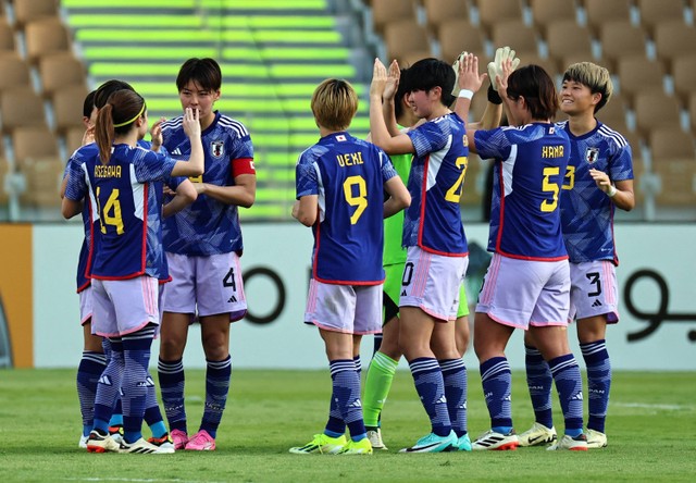 Selebrasi pemain Jepang saat melawan Korea Utara di pertandingan Kualifikasi Olimpiade Wanita AFC di Stadion Pangeran Abdullah Al Faisal, Jeddah, Arab Saudi. Foto: Stringer/Reuters