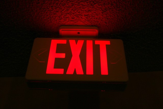    Ilustrasi Petunjuk Evakuasi Keadaan Darurat Gempa Bumi. Sumber: Foto Unsplash/Karl Callwood