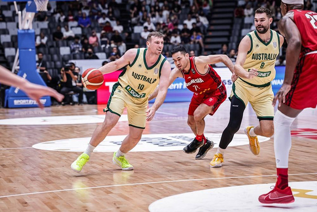 Timnas Basket Indonesia berhadapan melawan Australia dalam laga Grup A Kualifikasi FIBA Asia Cup di Indonesia Arena, Senayan, Jakarta, Minggu (25/2/2024). Foto: FIBA