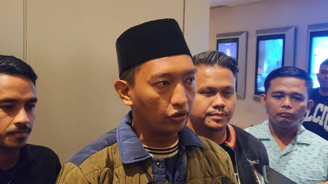 Komandan Tim Fanta (Pemilih Muda) TKN Prabowo Subianto-Gibran Rakabuming Raka, Arief Rosyid Hasan saat ditemui di Kuningan City, Jakarta Selatan, Minggu (25/2/2024). Foto: Zamachsyari/kumparan