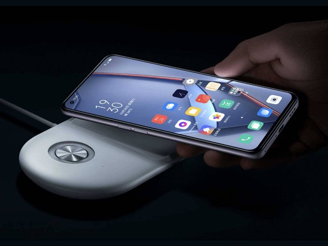 HP Oppo dengan Wireless Charging. Foto: Oppo 