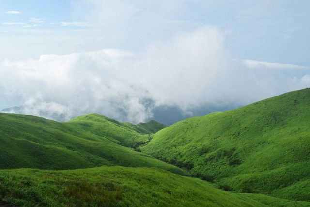 Puncak Gebang. Foto Hanya Ilustrasi, Bukan Tempat Sebenarnya. Sumber Unsplash Joseph Liu