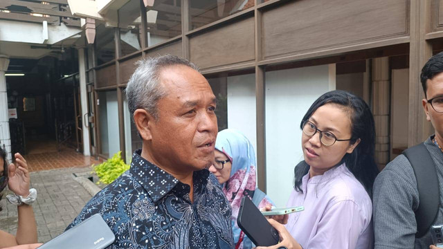 Anggota Komisi III DPR RI, Benny Kabur Harman saat ditemui awak media di Bentara Budaya Jakarta, Jakarta Pusat, Senin (26/2/2024). Foto: Fadlan Nuril Fahmi/kumparan