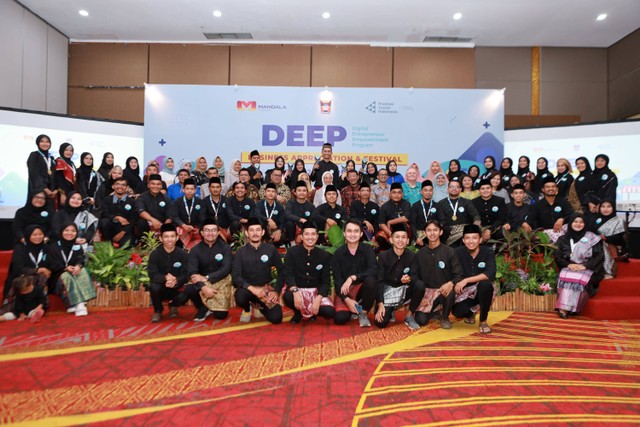 Program pelatihan dan pendampingan bisnis bertajuk Digital Entrepreneur Empowerment Program (DEEP) untuk 51 pelaku UMKM di Kota Padang. Foto: Dok. Istimewa