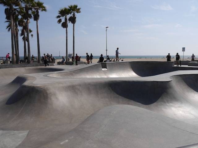 Kuta Beach Skatepark. Foto hanyalah ilustrasi, bukan tempat yang sebenarnya. Sumber: Unsplash/Jonas from Berlin