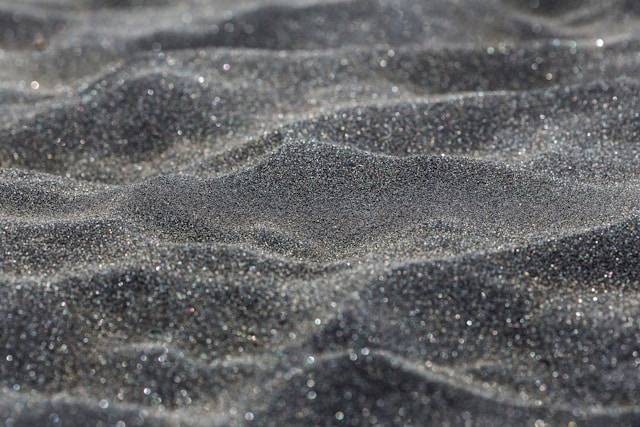 Ilustrasi Pasir Bentonite. Foto: dok. Unsplash/Milada Vigerova