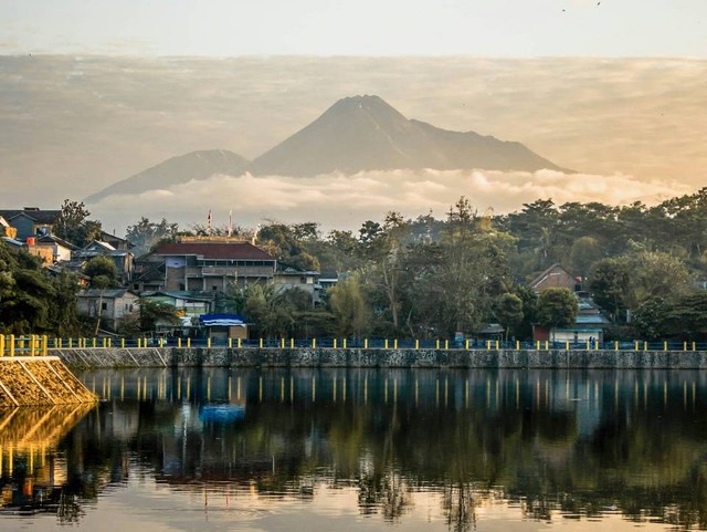 Embung di Jogja. Foto hanya ilustrasi, bukan tempat sebenarnya. Sumber: Unsplash/robbyansyah dewantoro