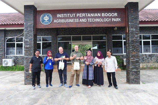 Sekolah Pascasarjana IPB University Ajak Delegasi WULS Kunjungi Fasilitas Kampus