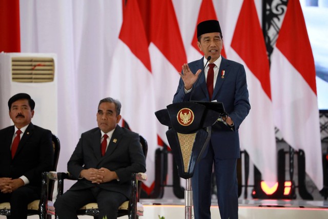 Presiden Jokowi menyampaikan pidato pada Rapim TNI-Polri di GOR Ahmad Yani, Mabes TNI, Cilangkap, Jakarta Timur, Rabu (28/2/2024). Foto: Aditia Noviansyah/kumparan