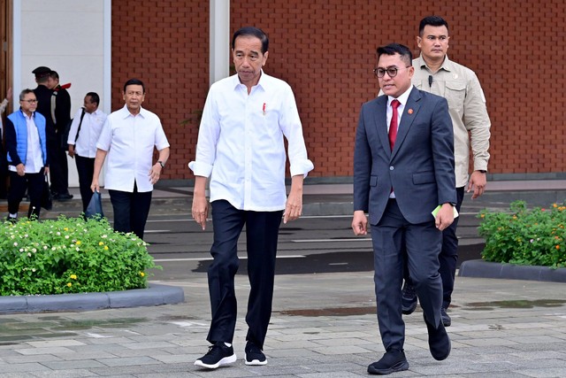 Presiden Joko Widodo beserta rombongan terbatas melakukan penerbangan menuju Provinsi Kalimantan Timur. Foto: Muchlis Jr/Biro Pers Sekretariat Presiden