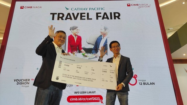 CIMB Niaga memberi promo tiket wisata dalam acara Cathay Pacific Travel Fair. Foto: CIMB Niaga