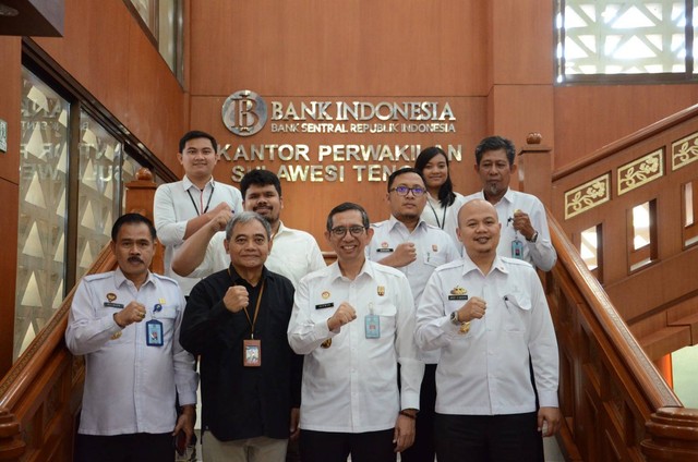 Kakanwil Kemenkumham Sulteng Berfoto Bersama Pelaksana Tugas Deputi Kepala Perwakilan Bank Indonesia Sulawesi Tengah. Dok (Humas)
