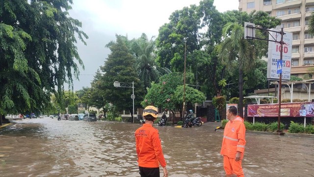 Hujan Deras Guyur Jakarta Kamis Pagi, 26 Ruas Jalan Tergenang ...