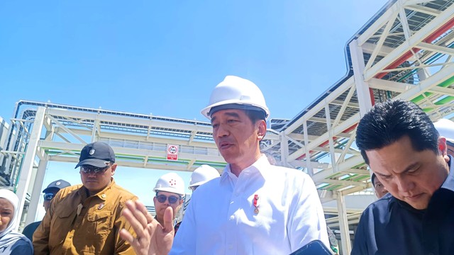 Presiden Jokowi dalam peresmian PT Kaltim Amonium Nitrat di Bontang Provinsi Kalimantan Timur, Kamis (29/2/2024). Foto: Ghinaa Rahmatika/kumparan