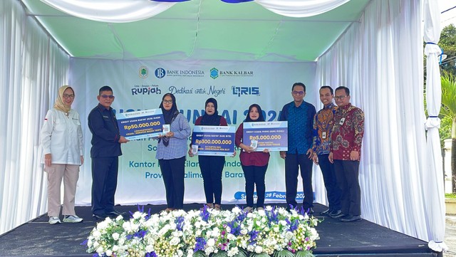 Bank Kalbar bersama BI menggelar susur sungai di Kecamatan Semitau. Foto: Dok. Bank Kalbar