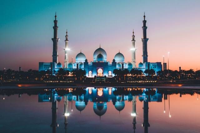 Masjid Al Kamil. Foto hanya ilustrasi. Bukan tempat yang sebenarnya. Sumber foto: Unsplash/David