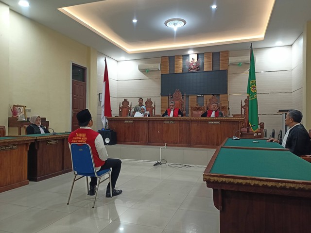 Mantan Kasat Narkoba Polres Lampung Selatan Andri Gustami divonis pidana mati oleh hakim dalam sidang yang digelar di PN Tanjung Karang, Bandar Lampung. | Foto : Galih Prihantoro/ Lampung Geh