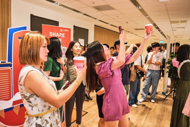 Tomoro Coffee resmi membuka toko pertama di Singapura. Dengan visi yang sama, kehadiran tomoro coffee ingin memberikan sajian berkualitas penikmat coffee dalam menjalani hari. Foto: istimewa