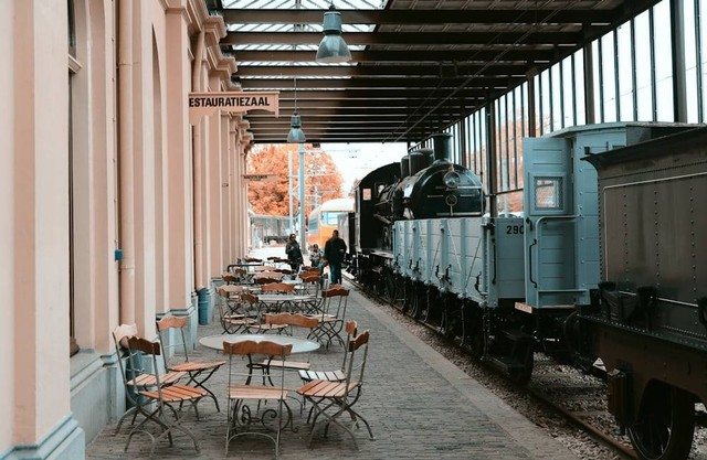 Ilustrasi Loko Coffee Shop Malioboro Yogyakarta, Bukan Tempat Sebenarnya    Sumber Unsplash/Zhang Shaoqi