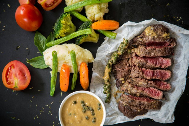 Steak Enak di Jakarta Timur. Foto hanya ilustrasi, bukan tempat sebenarnya. Sumber: Pexels/Malidate Van