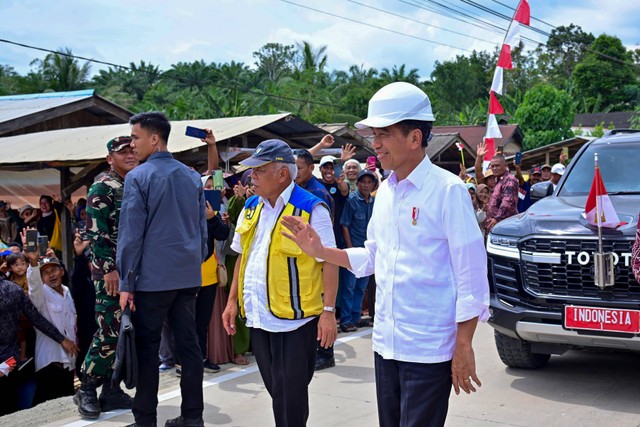 Presiden Jokowi meresmikan Jalan Inpres di Kalimantan Timur. Foto: Muchlis Jr - Biro Pers Sekretariat Presiden